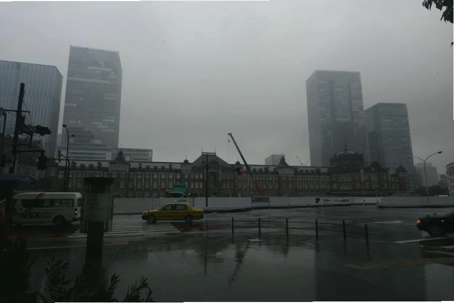 Shibuya về đêm lung linh dưới mưa Đường phố Shibuya Tokyo dưới cơn mưa với ánh đèn neon rực rỡ