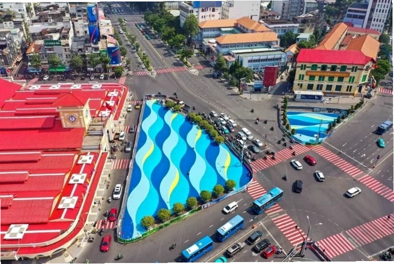 Tháp đồng hồ Chợ Bến Thành Mặt tiền Chợ Bến Thành với tháp đồng hồ đặc trưng
