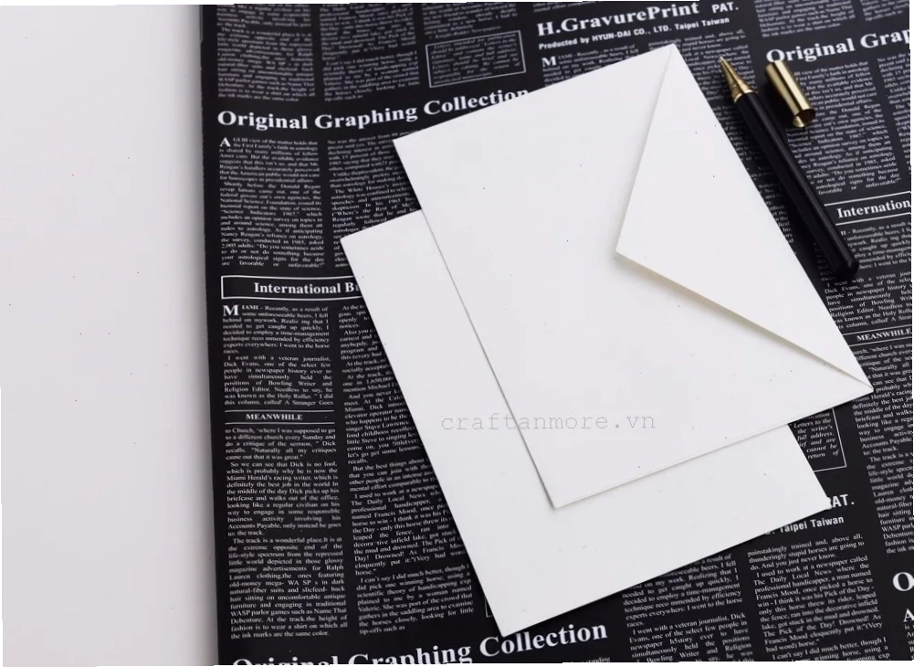 Mockup phong bì thư vintage thể hiện sự tinh tế qua từng chi tiết nhỏ