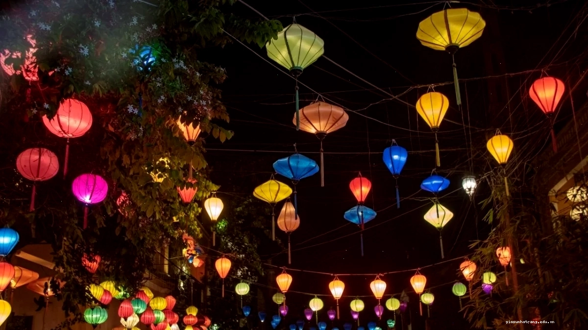 Những con phố mua đèn lồng ở Hội An