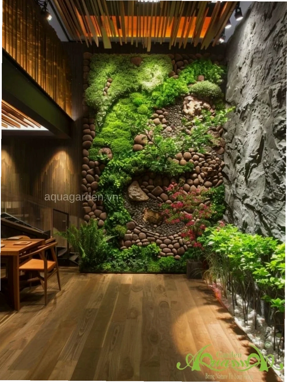 Tường rêu trang trí trong không gian kiến trúc bỏ hoang